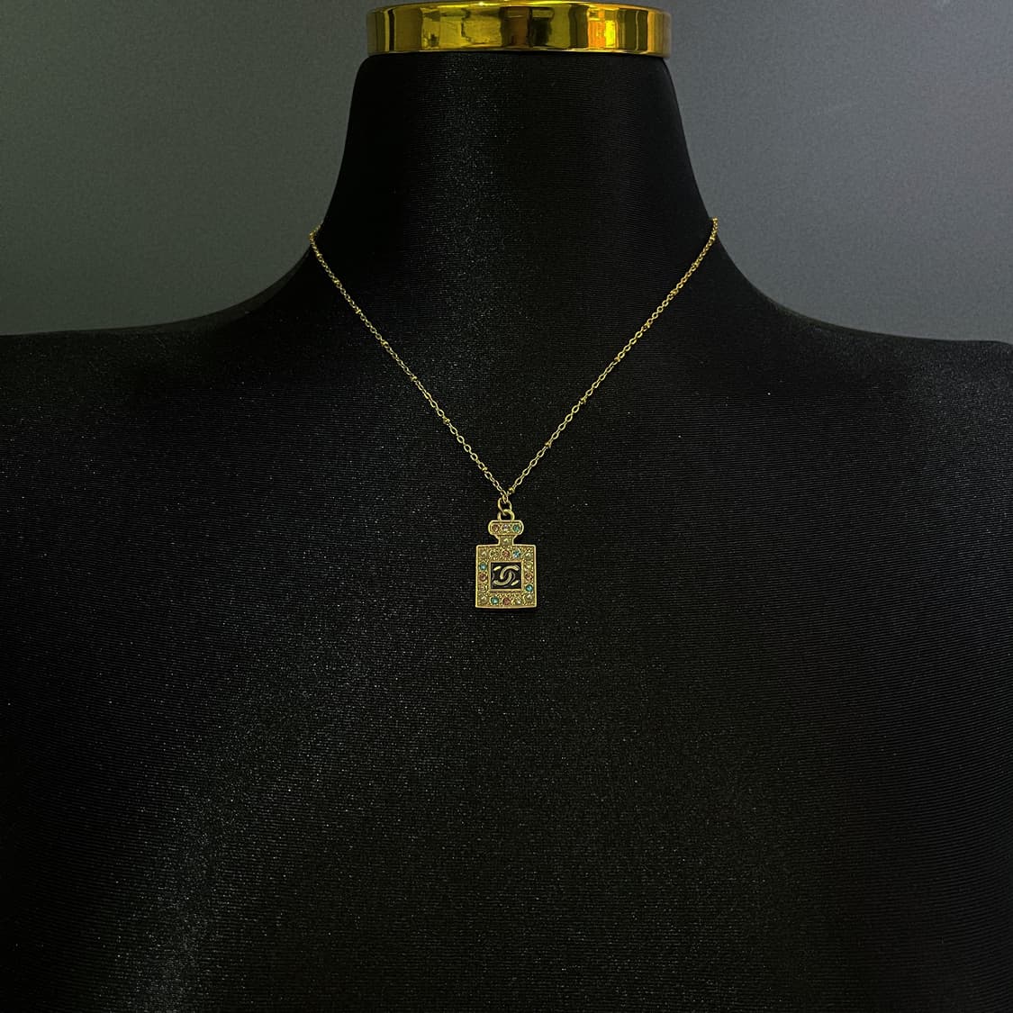 샤넬 퍼퓸 쉐입 골드 업사이클링 목걸이 상품이미지1