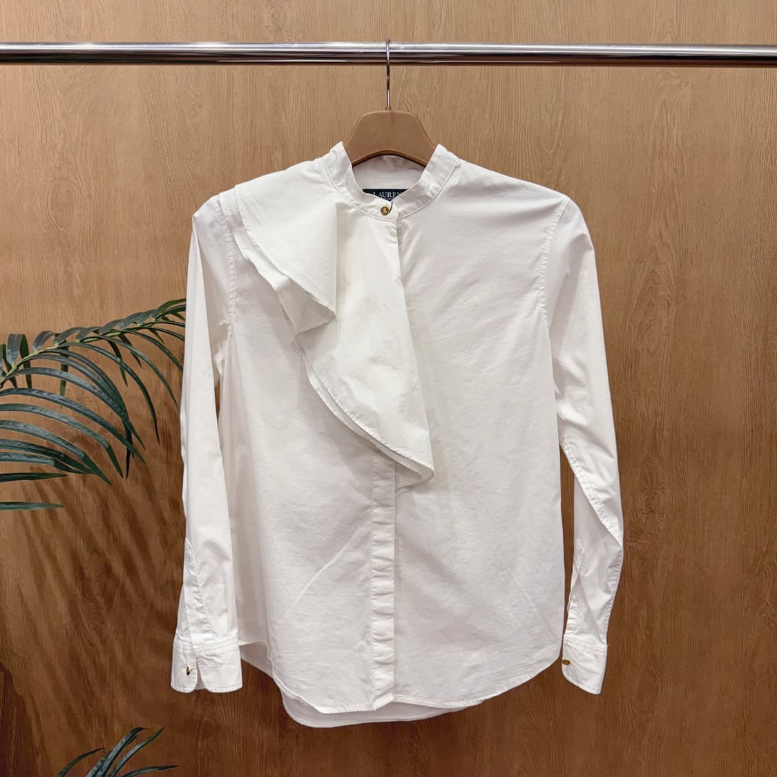 랄프로렌 스탠드카라 코튼 블라우스 프릴 셔츠 골드 버튼 디테일 화이트 상품이미지1