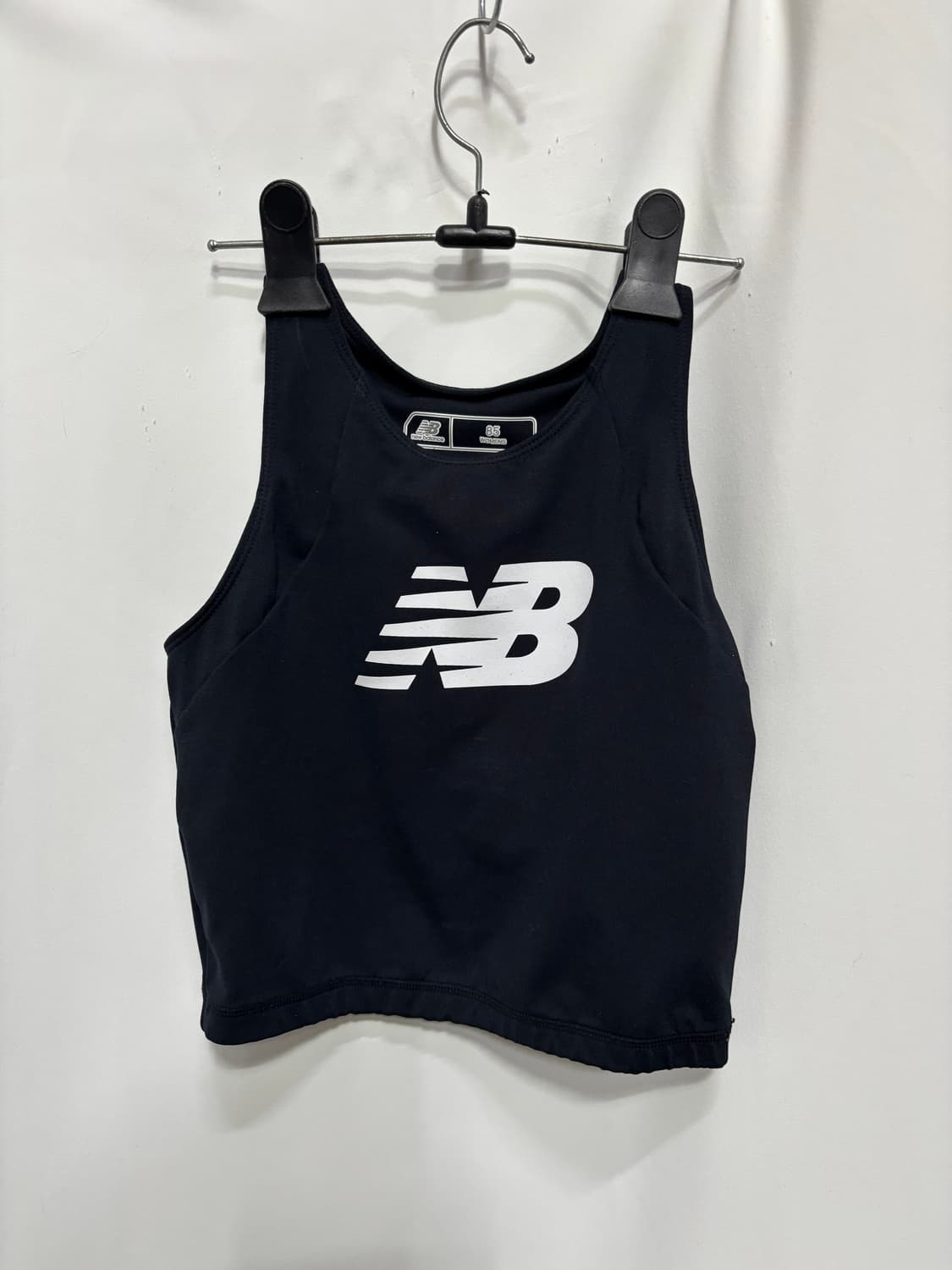 뉴발란스(New Balance)빅로고 크롭탑 85 상품이미지1