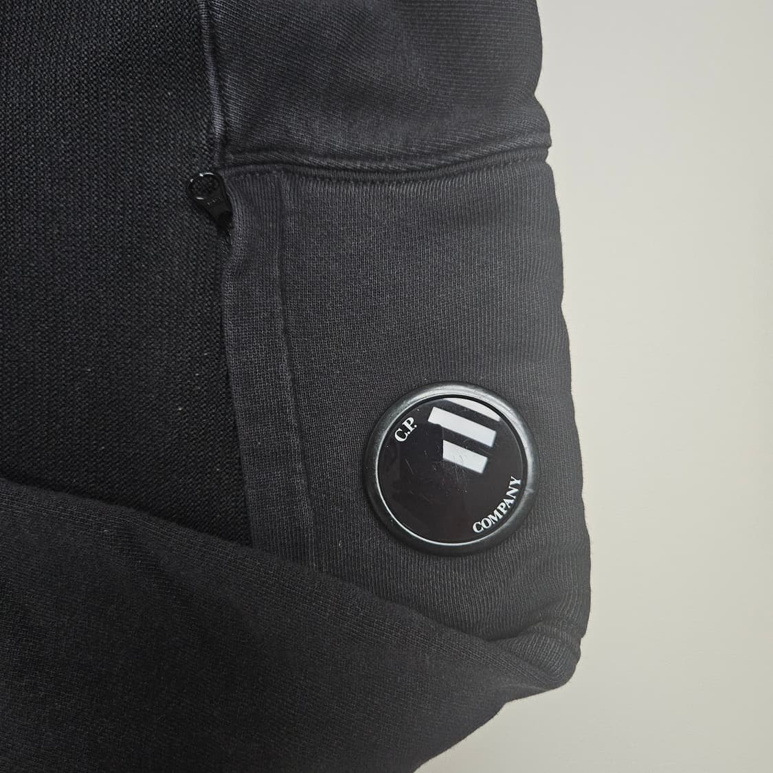 (무료배송) CP컴퍼니 블랙 고글 맨투맨 티셔츠(MSS045A) / XL 상품이미지3