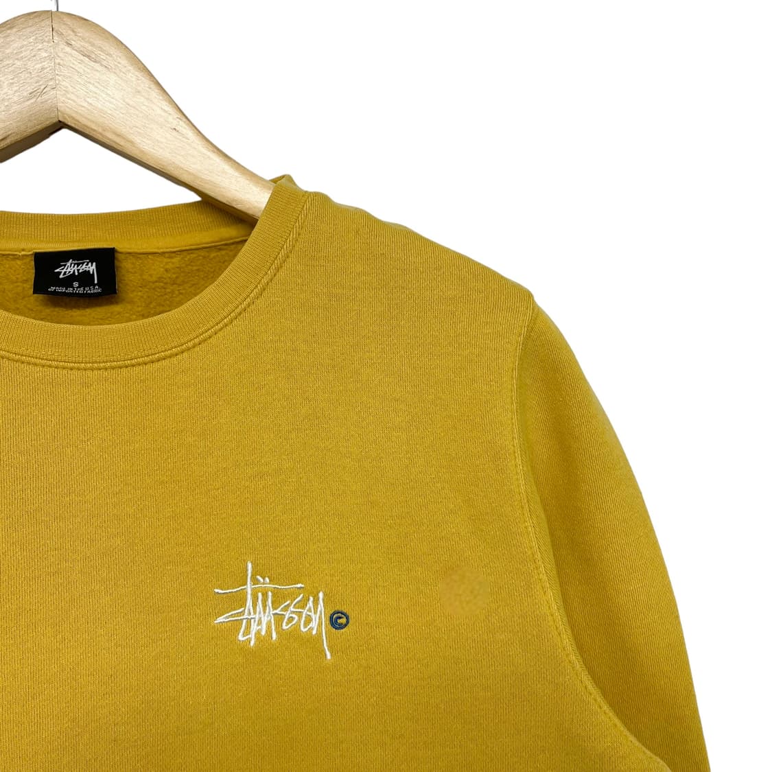 스투시 베이직 자수 로고 맨투맨 머스터드 상품이미지3