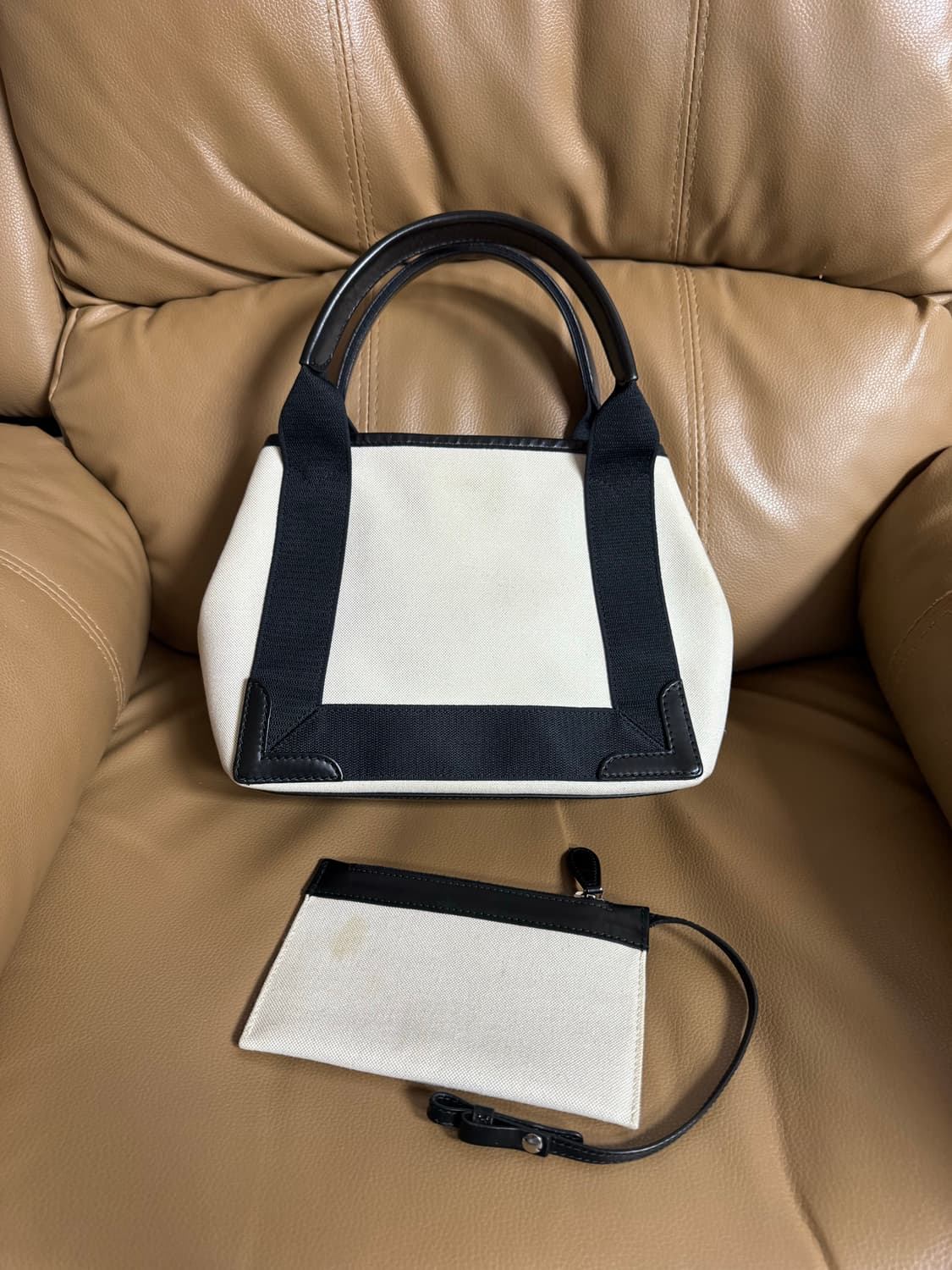 발렌시아가 카바스 도트백 XS 상품이미지2