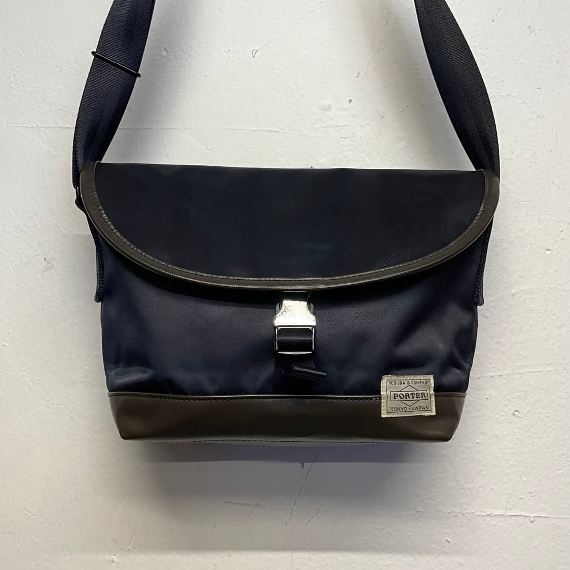 포터 X Sac's bar 네이비 나일론 크로스 백 상품이미지3