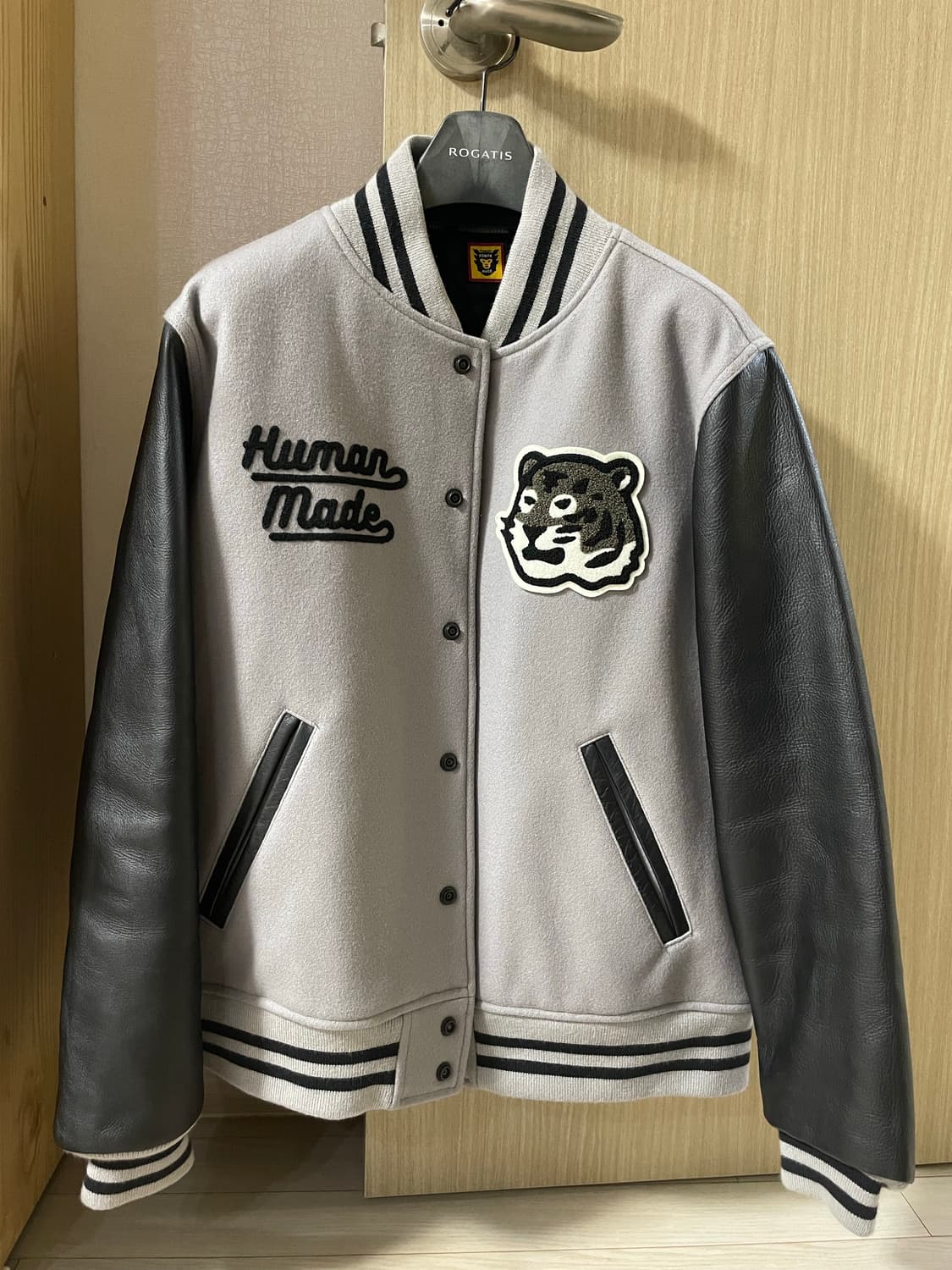 휴먼메이드 호랑이 바시티 희귀 매물 - L사이즈 상품이미지1