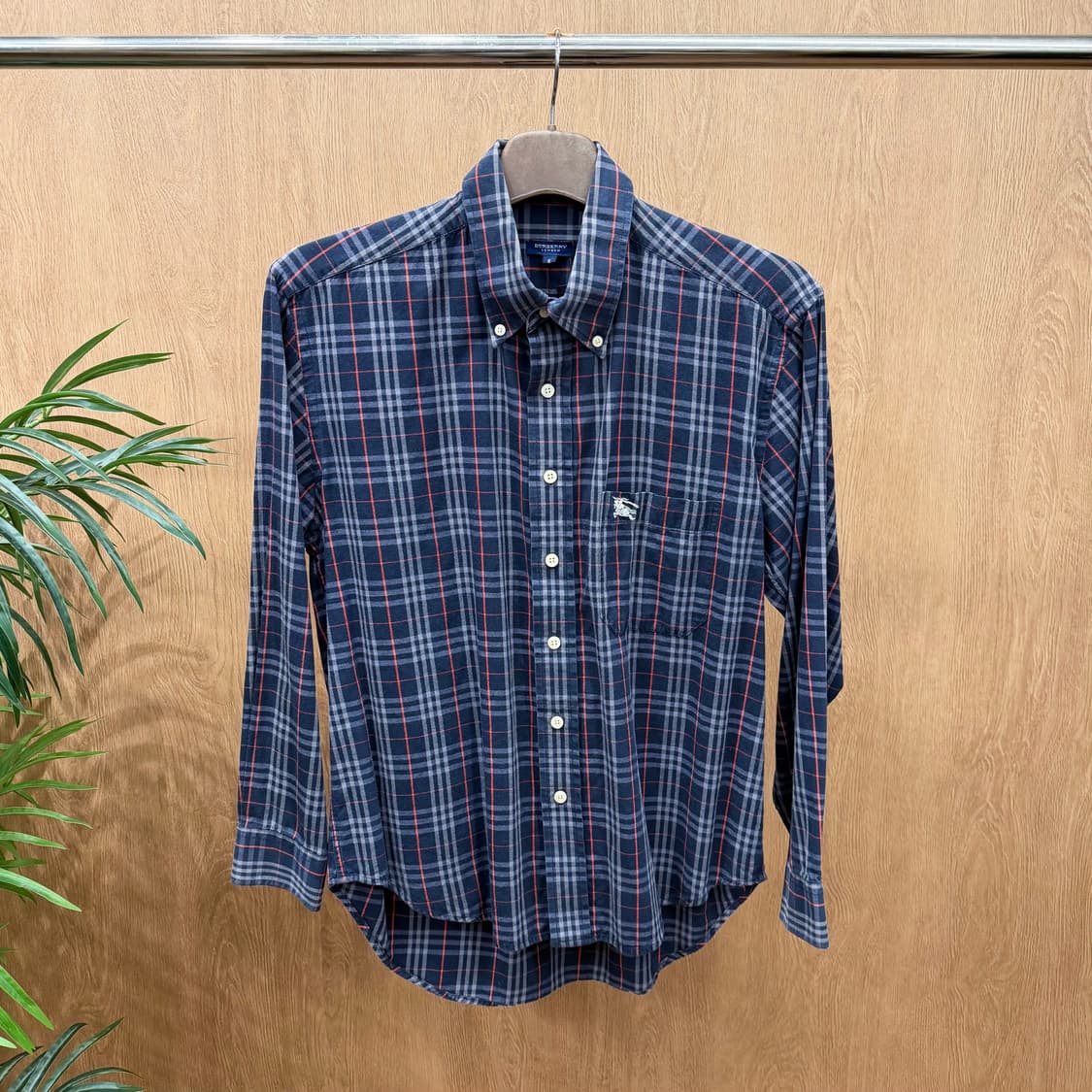 버버리 런던 코튼 긴팔 셔츠 클래식 체크 패턴 로고 자수 디테일 네이비 상품이미지1