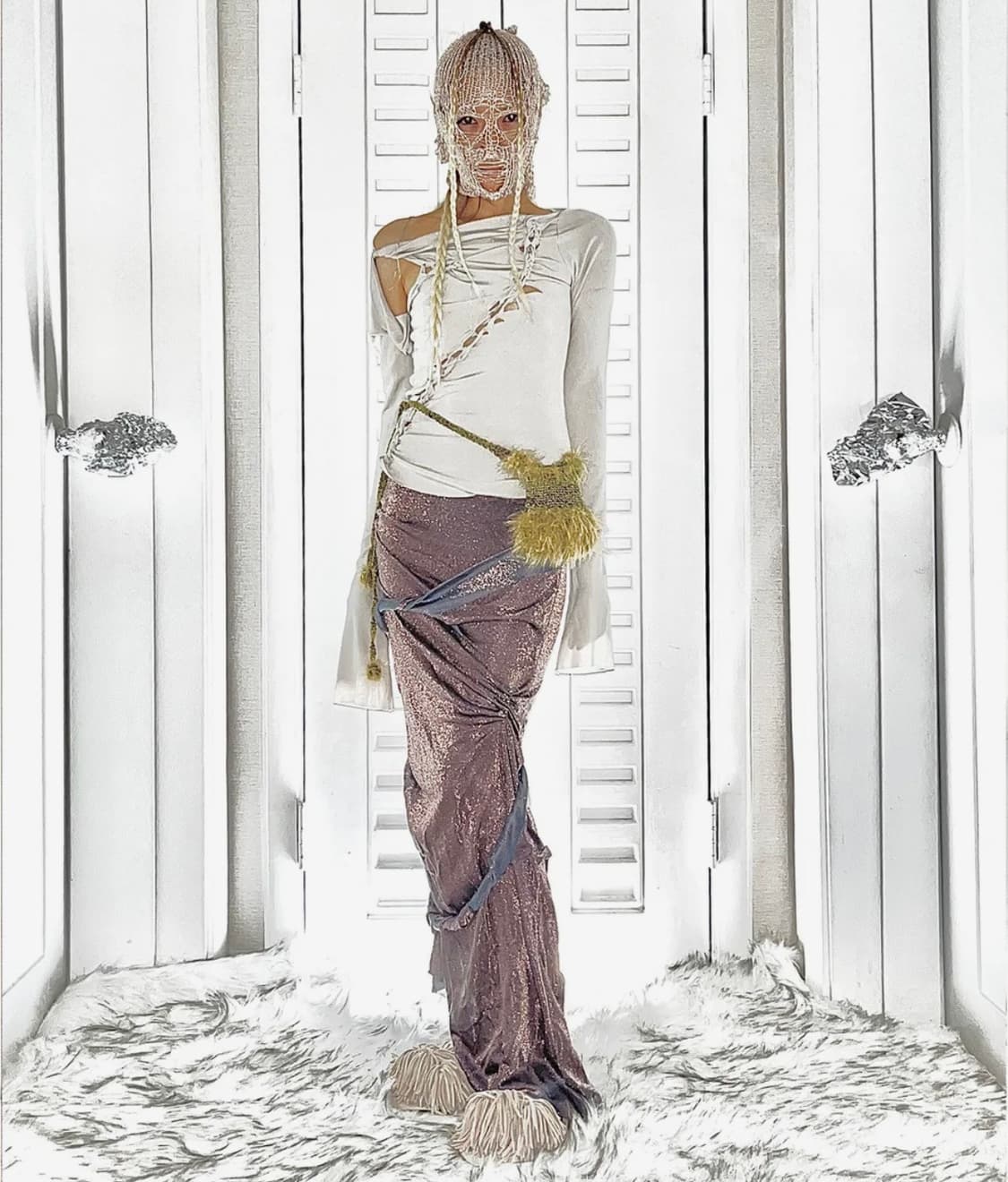 메조쿤스트 컷아웃 슬리브티 //보헤미안서울낫노잉오호스미스치프배드블러드 상품이미지2