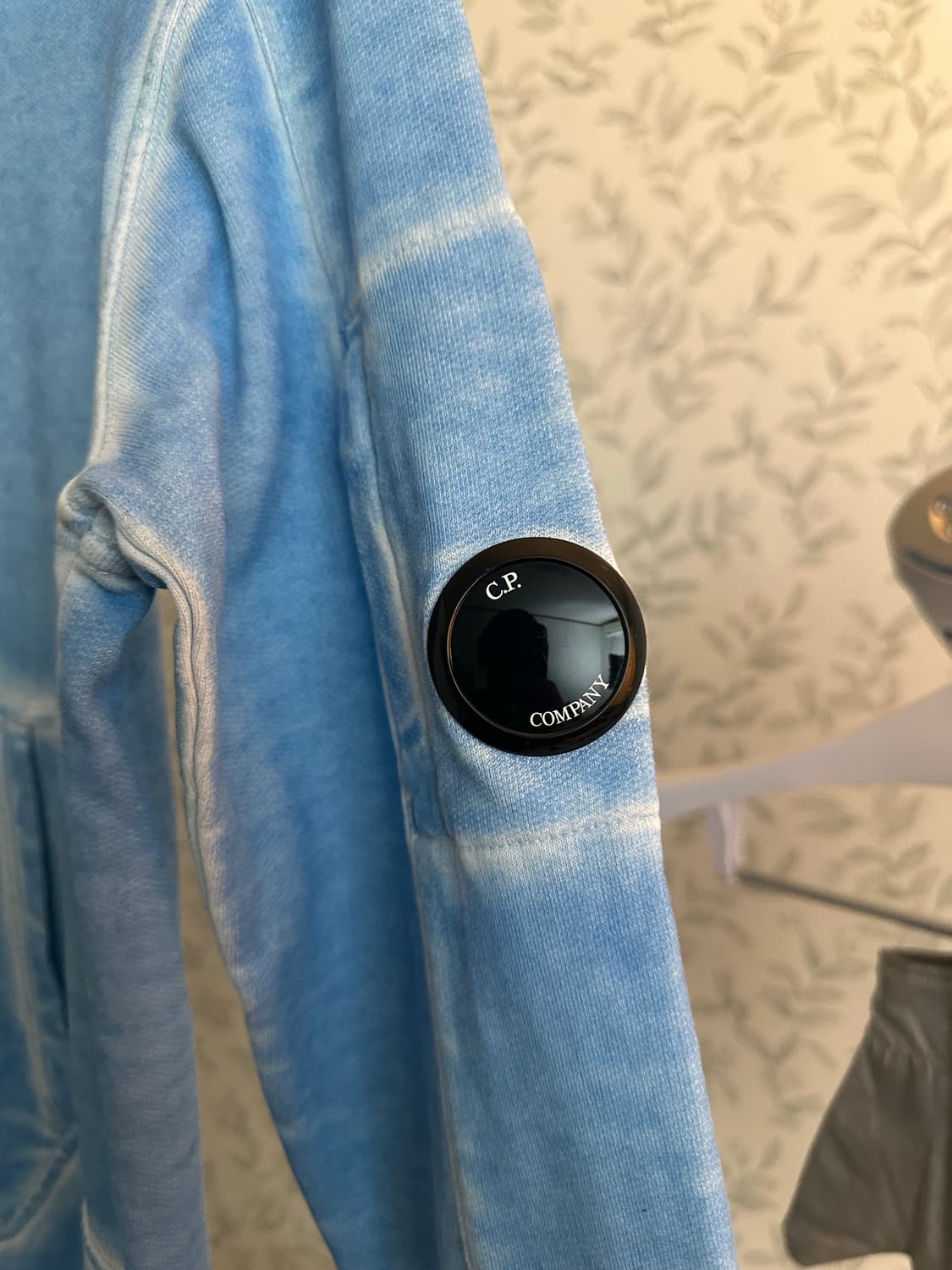 C.P. Company 하늘색 후드티  (90-95) 22FW 상품이미지5