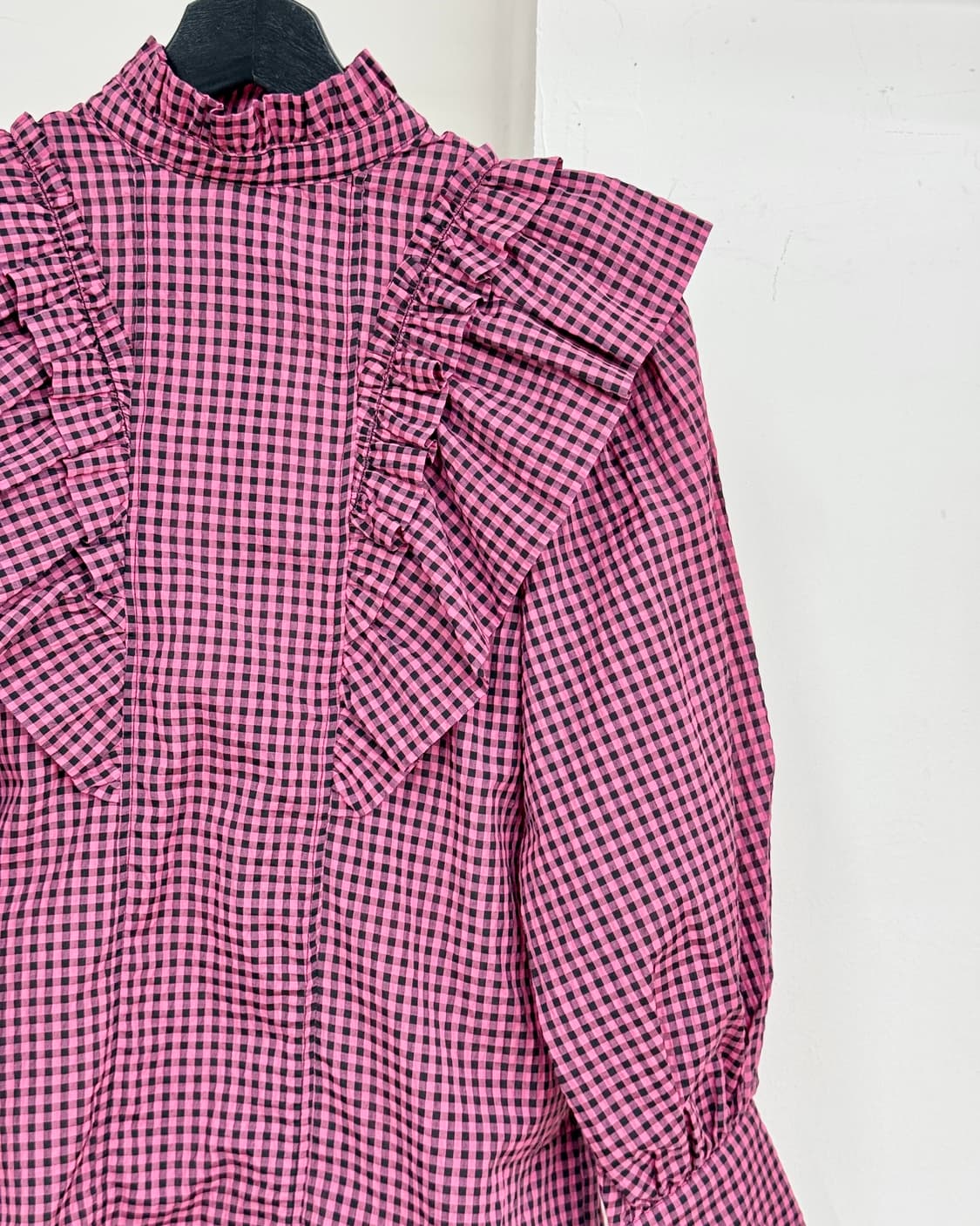 가니 핑크 러플 징햄 쉬어서커 블라우스 상품이미지4