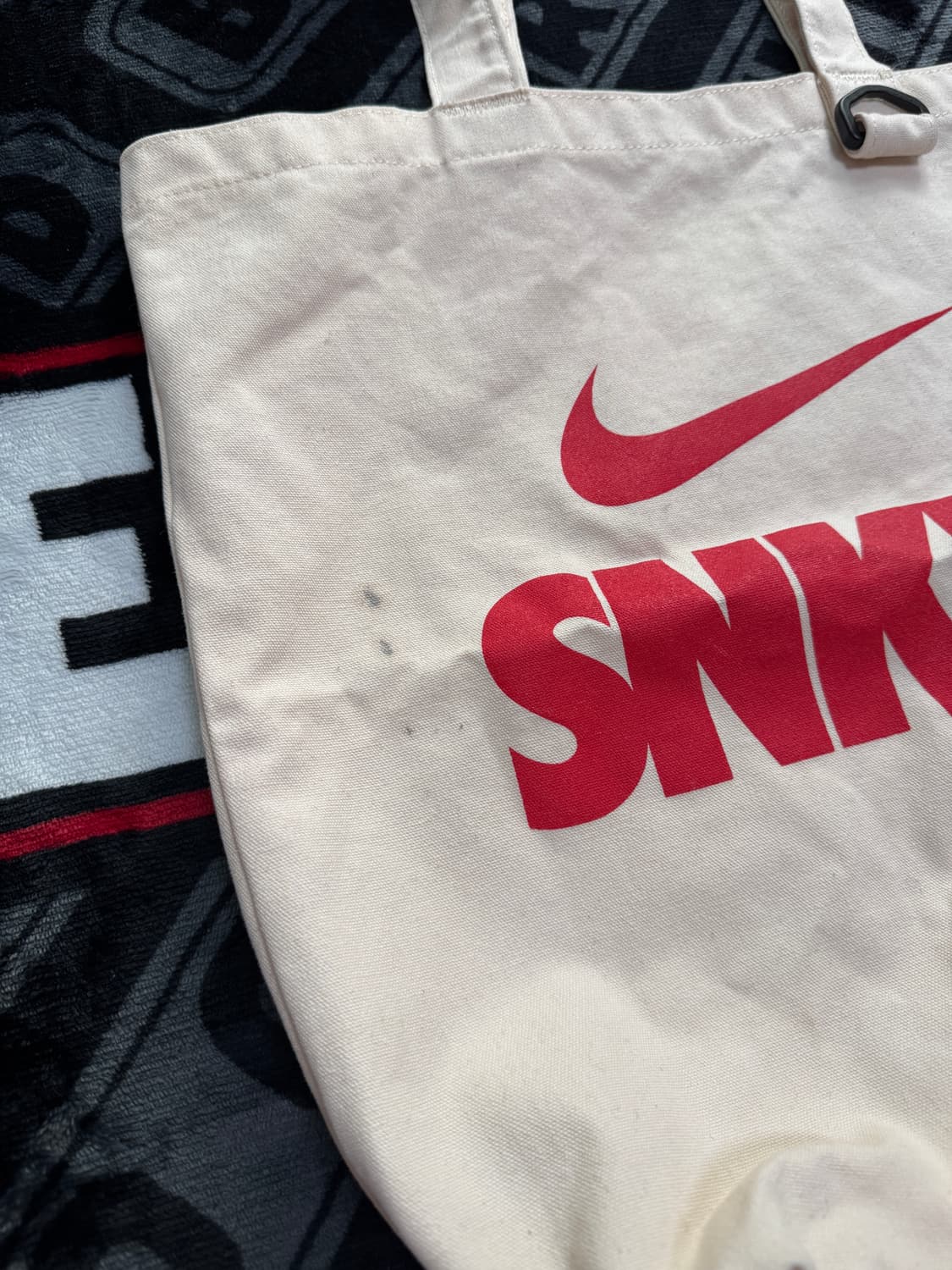 나이키  SNKRS 에코 백 내츄럴 레드 상품이미지5