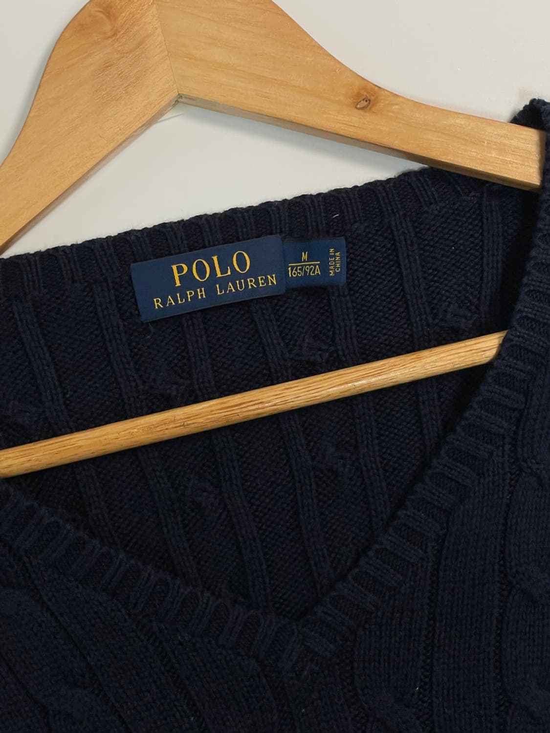 폴로 꽈배기 V넥 니트
 상품이미지6