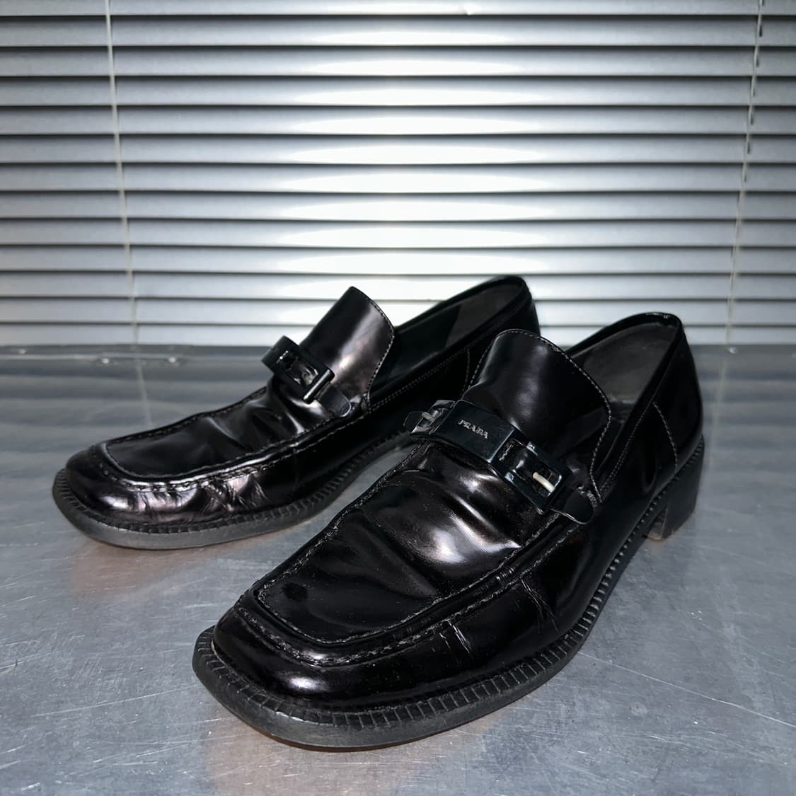 00s 블랙 프라다 스퀘어 토 버쿨 로퍼 상품이미지2