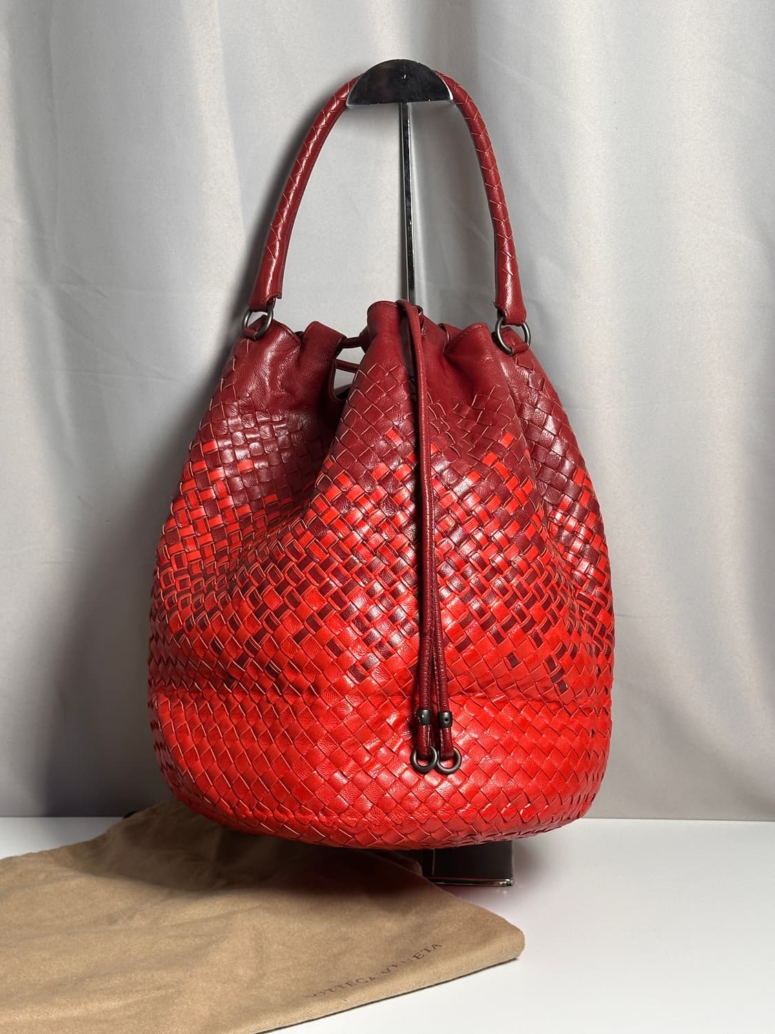 보테가 베네타 인트레치아토 버킷백  상품이미지1