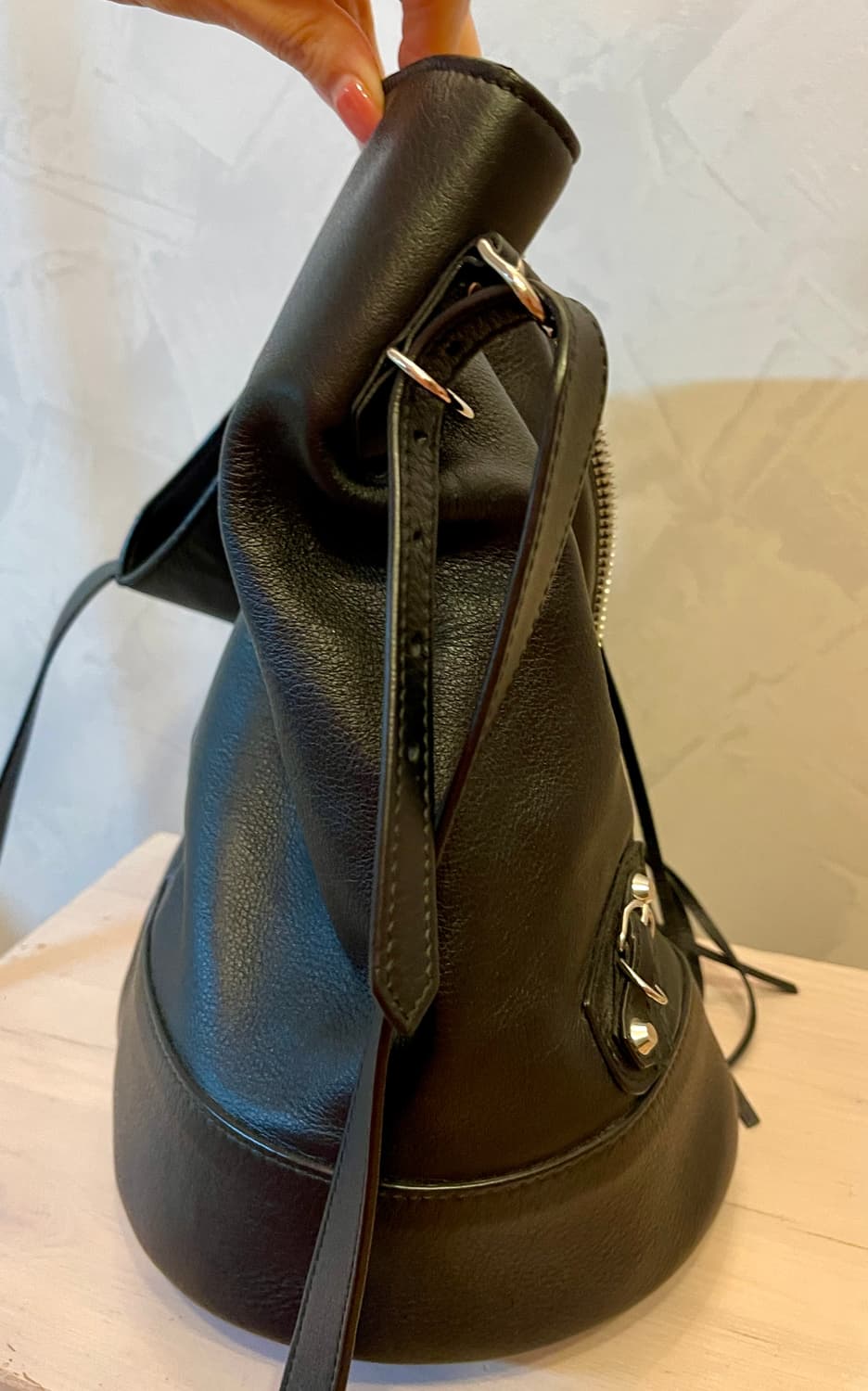 발렌시아가Balenciaga 파피에르 바이커 버킷백 블랙 상품이미지8