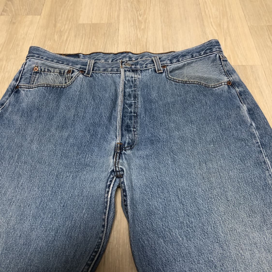 (36) 90's 리바이스 미국제 501 스트레이트진 연청 데님 상품이미지3