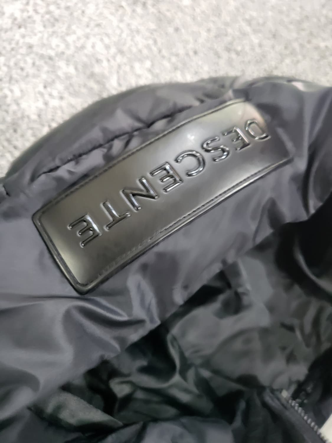 데상트 블랙 패딩자켓 상품이미지7