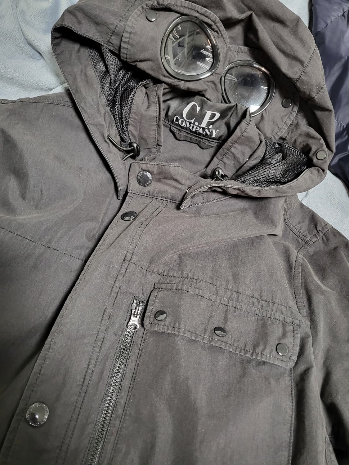 [새상품급/110] 정품 CP컴퍼니 고글 후드 자켓 블랙 상품이미지1
