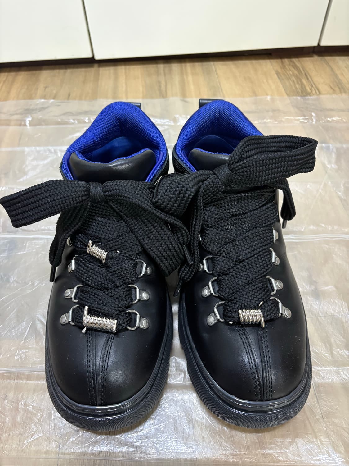 [41=260] 버버리 레더 트랙(트렉) 부츠 블랙 팝니다 상품이미지4