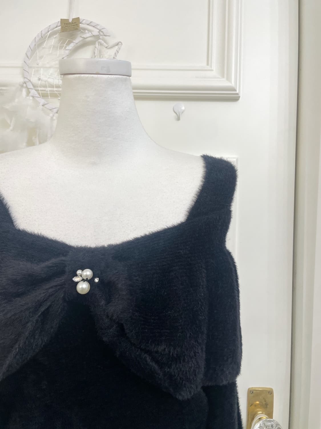 black bow off-shoulder warm fur sweater 상품이미지6