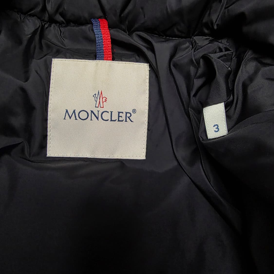 {클로젯}[3][여분단추,삼각택 구성]몽클레어 클루니 롱 다운 패딩 자켓 상품이미지3