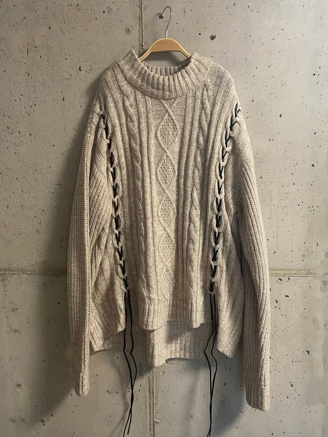 Vida Roseo 레이스업 니트 상품이미지1