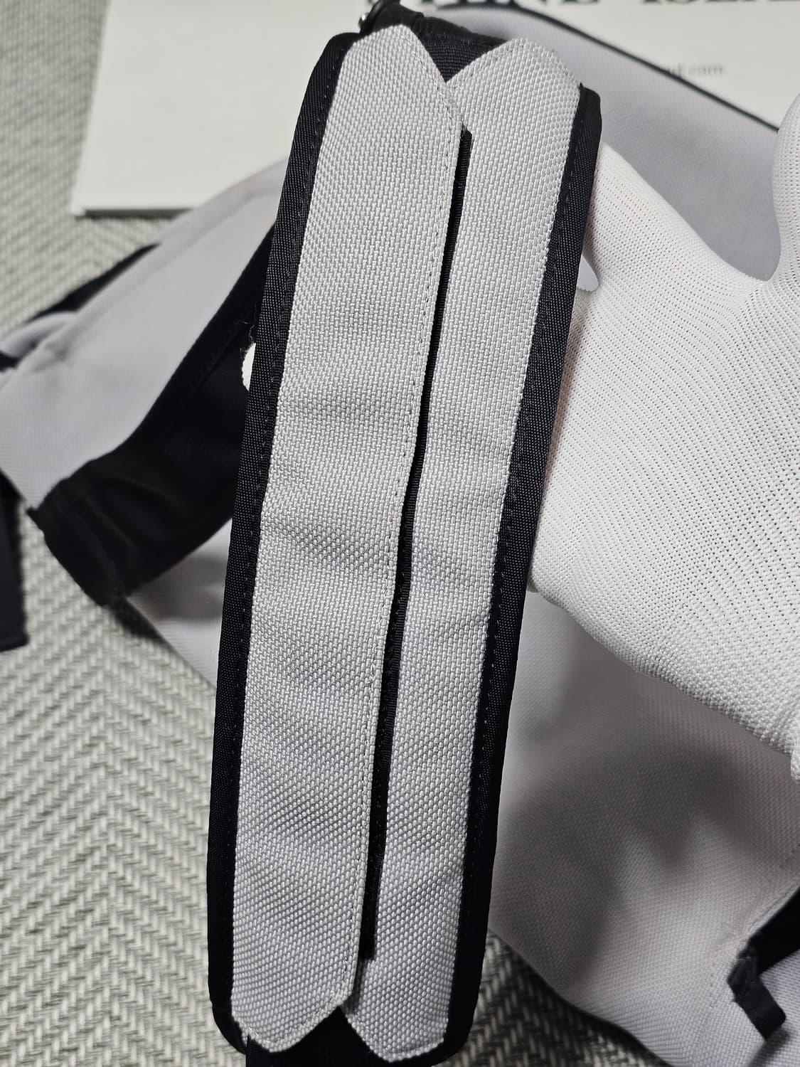 스톤아일랜드 리플렉티브 메신저백 상품이미지9