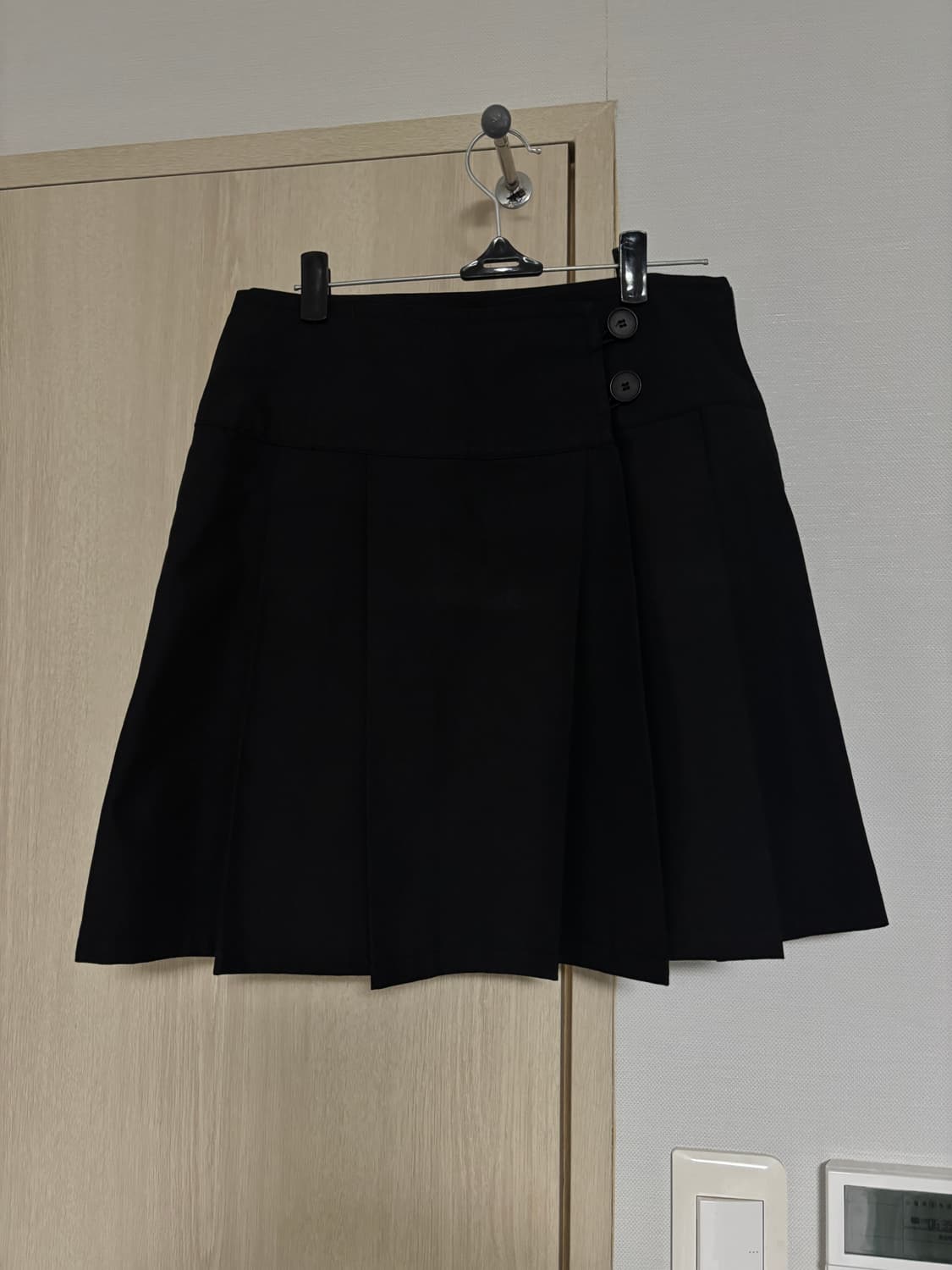 미세키서울 미디 랩 스커트 블랙 상품이미지2