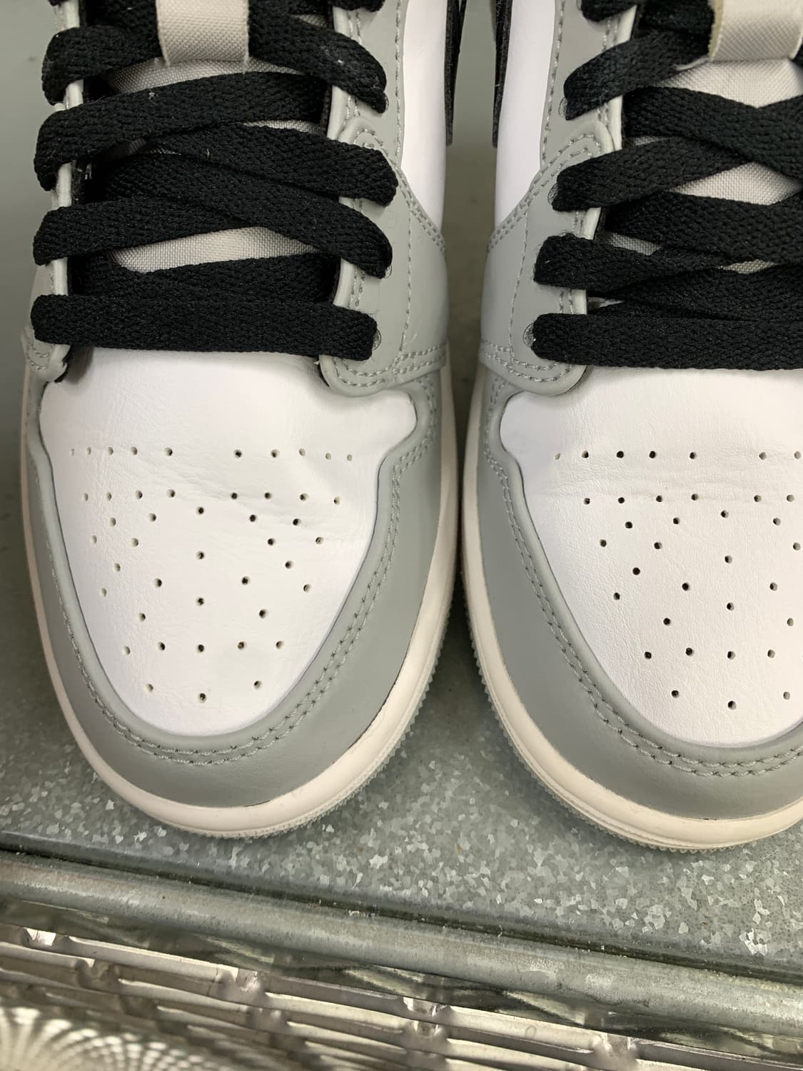 나이키 에어조던 1 미드 라이트스모크그레이 250 상품이미지4