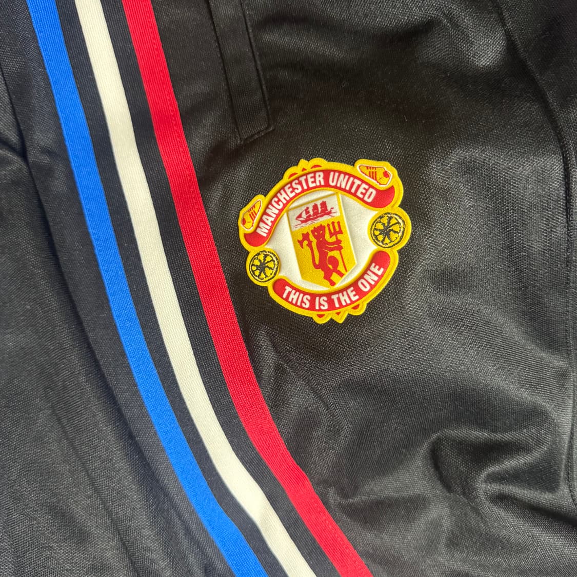 맨체스터 유나이티드 x 스톤 로지스 오리지널 트랙 팬츠 상품이미지5