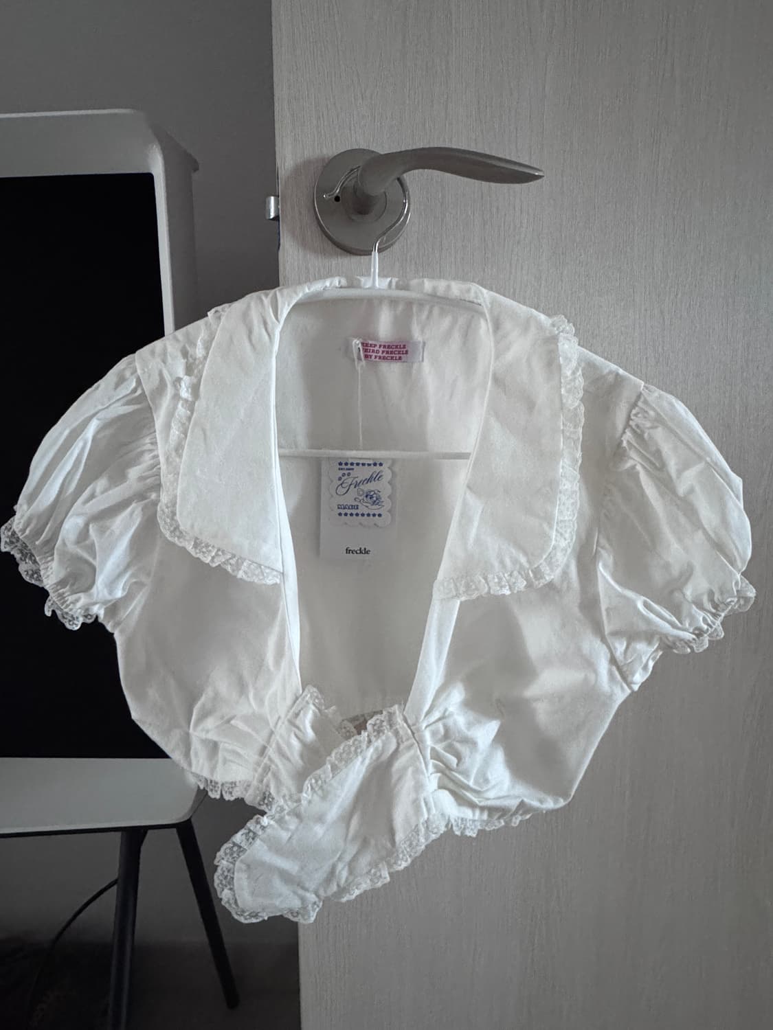 프레클 lace trim crop blouse 판매합니다  상품이미지2