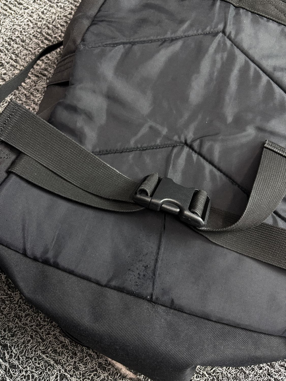 칼하트 WIP 스트링 디테일 킥플립 백팩 2033 상품이미지5