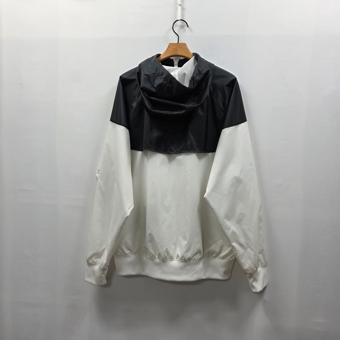 1610 [나이키] 바람막이 블랙/화이트 후드 집업 105 상품이미지2