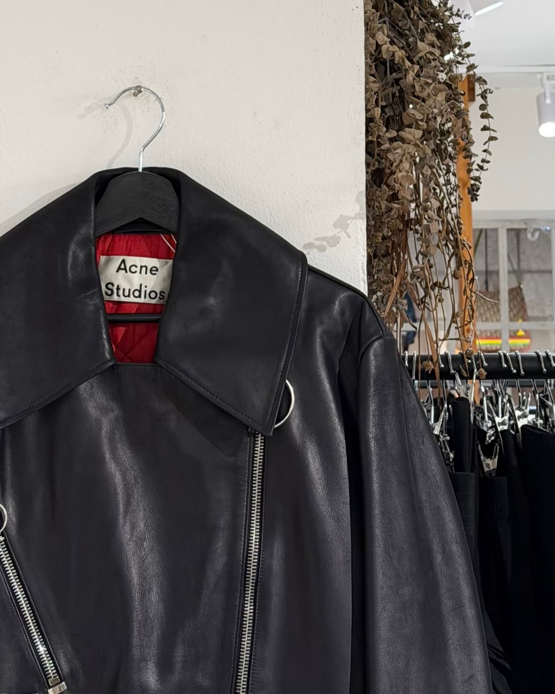 아크네 스튜디오 블랙 칼스킨 레더 바이커 자켓 상품이미지3