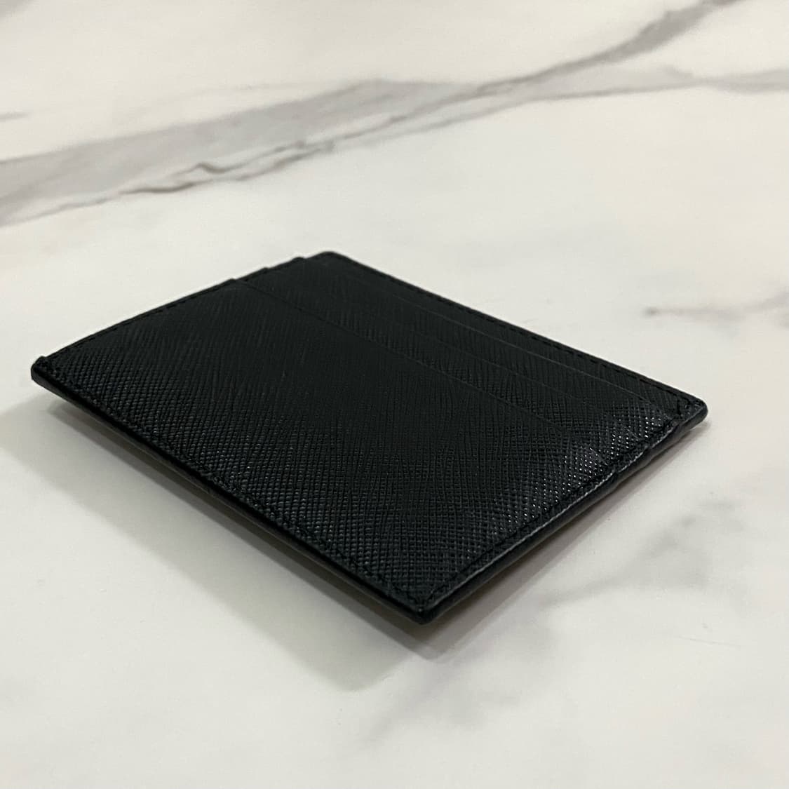 새상품급 프라다 사피아노 레더 삼각로고 카드지갑 블랙 2MC223 상품이미지4