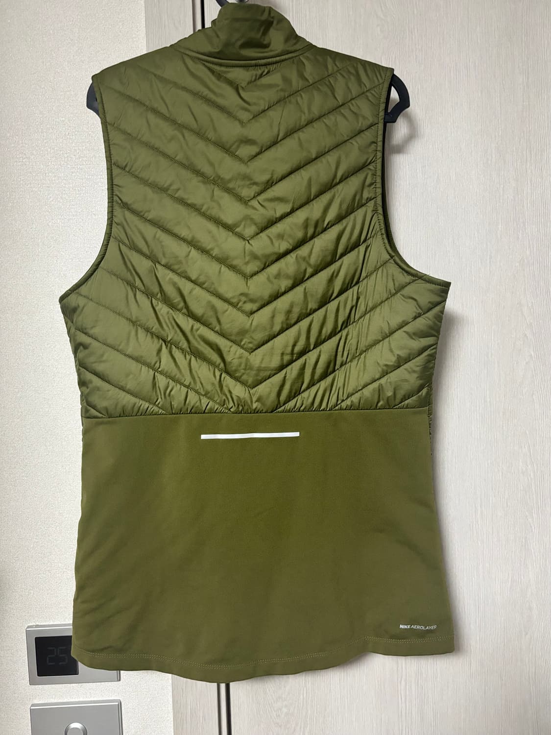 나이키 애어로레이어 러닝 키키 올리브색상 경량 조끼  상품이미지6