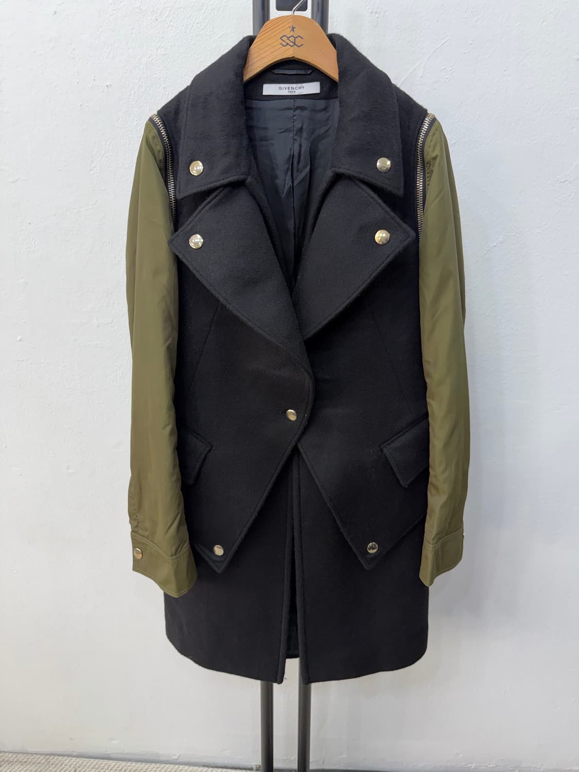 매장판정품) 지방시 여성 금장 디테일 봄버 코트 38 상품이미지1