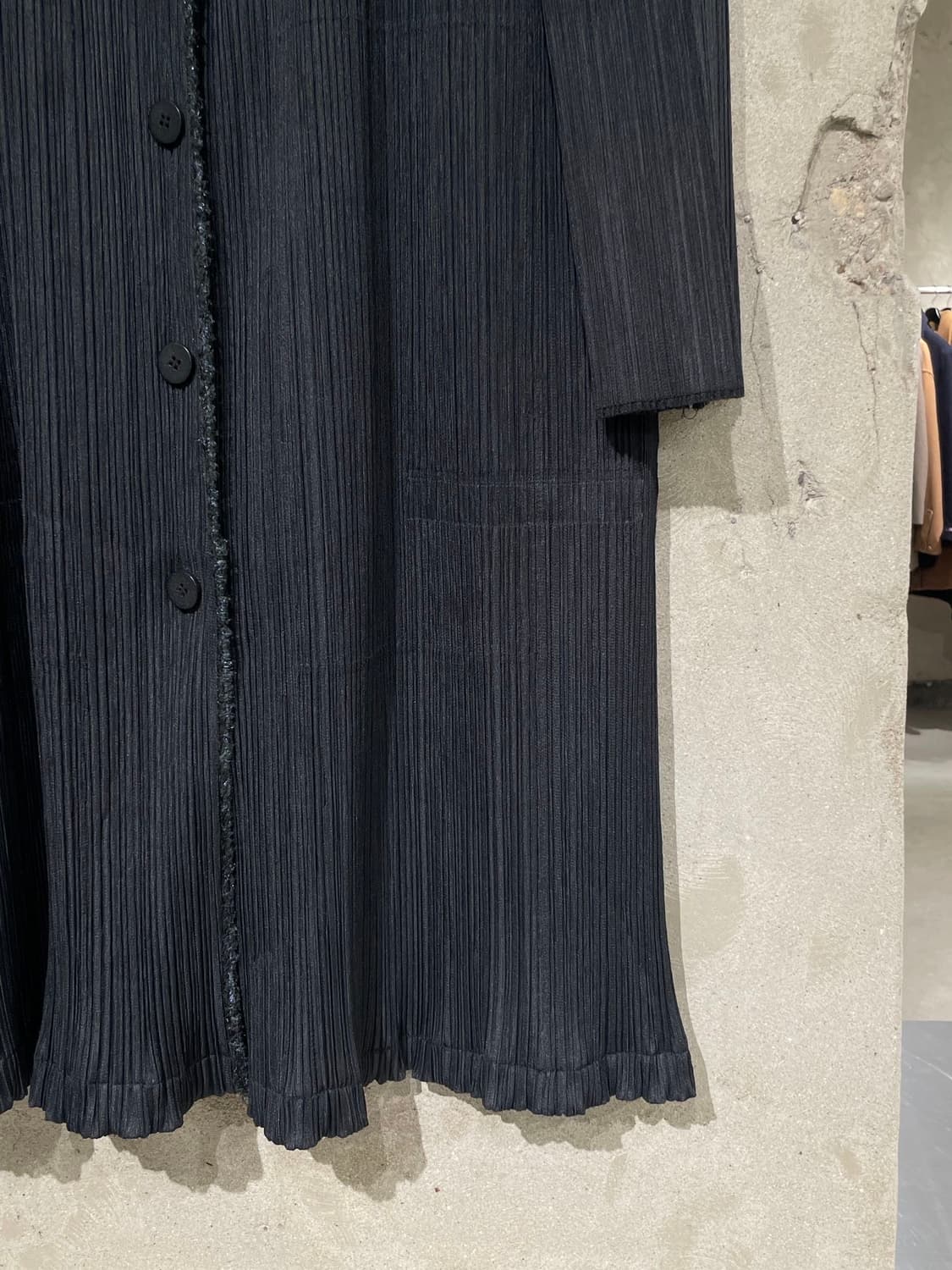 플리츠 플리즈 블랙 프레이드 엣지 버튼 롱 자켓 상품이미지5