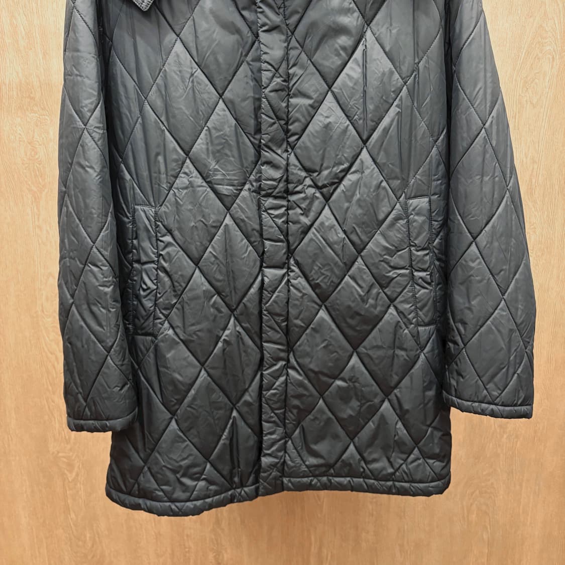 버버리 런던 퀄팅 후드 자켓 클래식 체크 안감 레터링 자수 디테일 블랙 상품이미지5