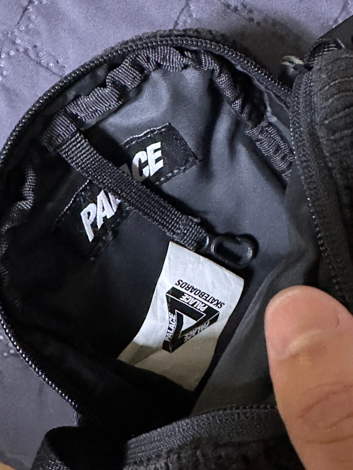 팔라스 코듀로이 샷 백 크로스백 블랙 상품이미지3