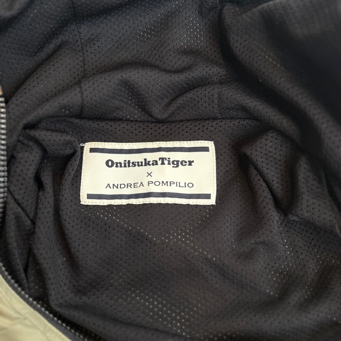오니츠카 타이거 바람막이 상품이미지4