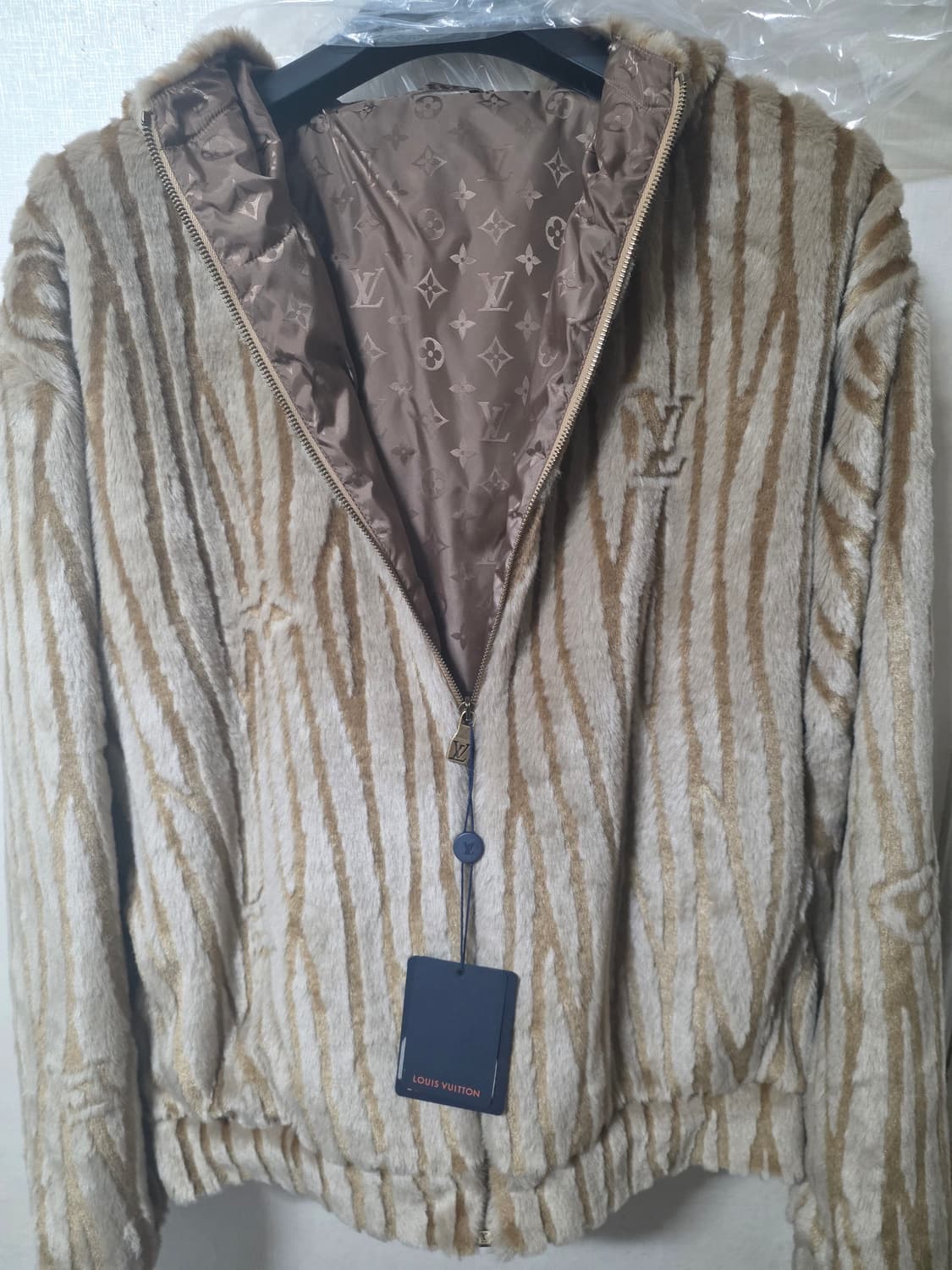 3L 루이비통 에삐 후리스 상품이미지3