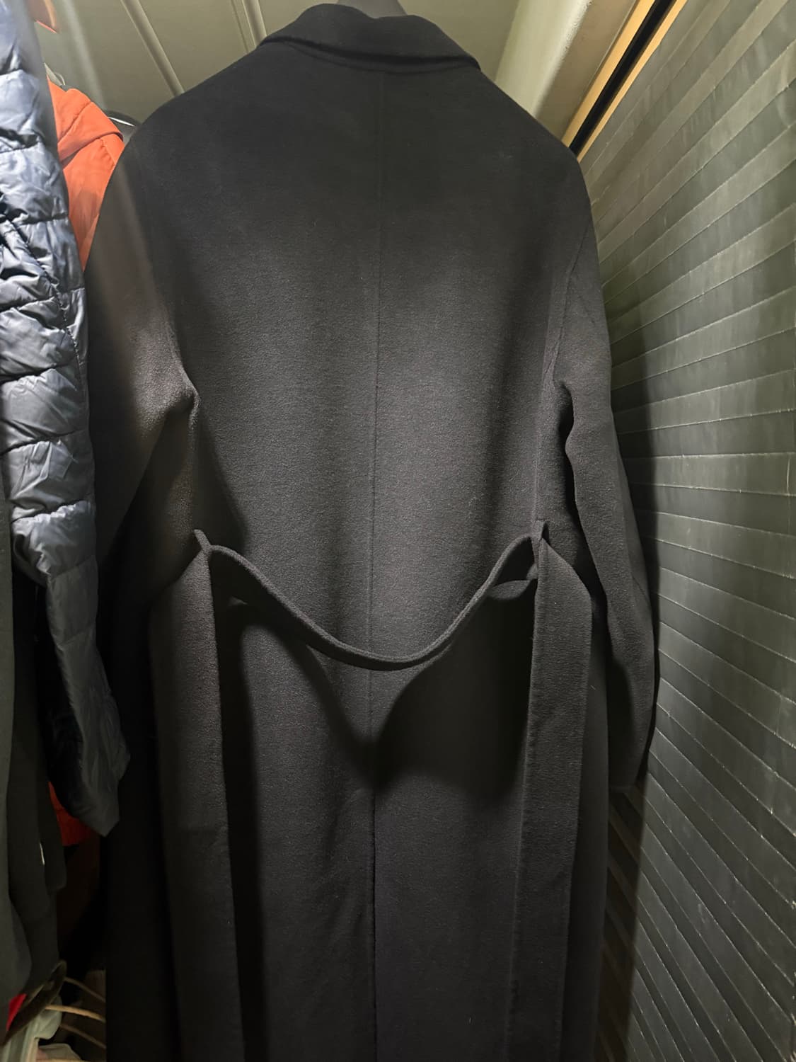 르마드 울 세미오버핏 핸드메이드 코트 블랙 M 팝니다 상품이미지6