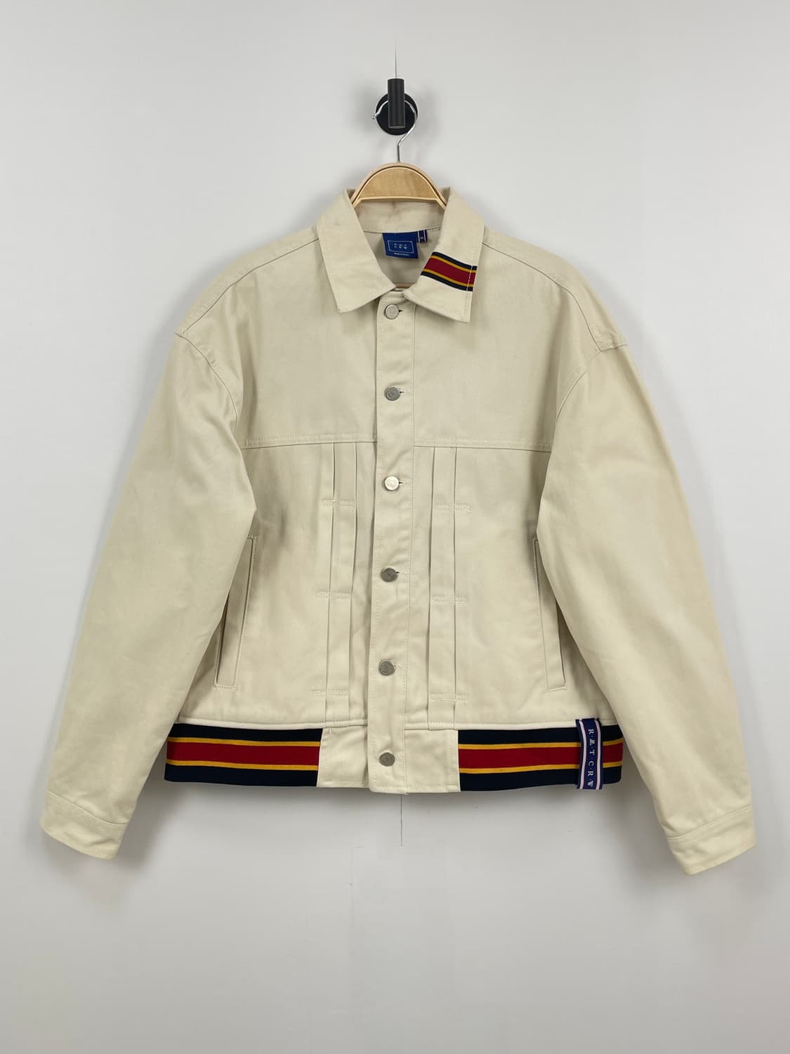 로맨틱크라운 백패치 배색 데님 자켓 상품이미지2