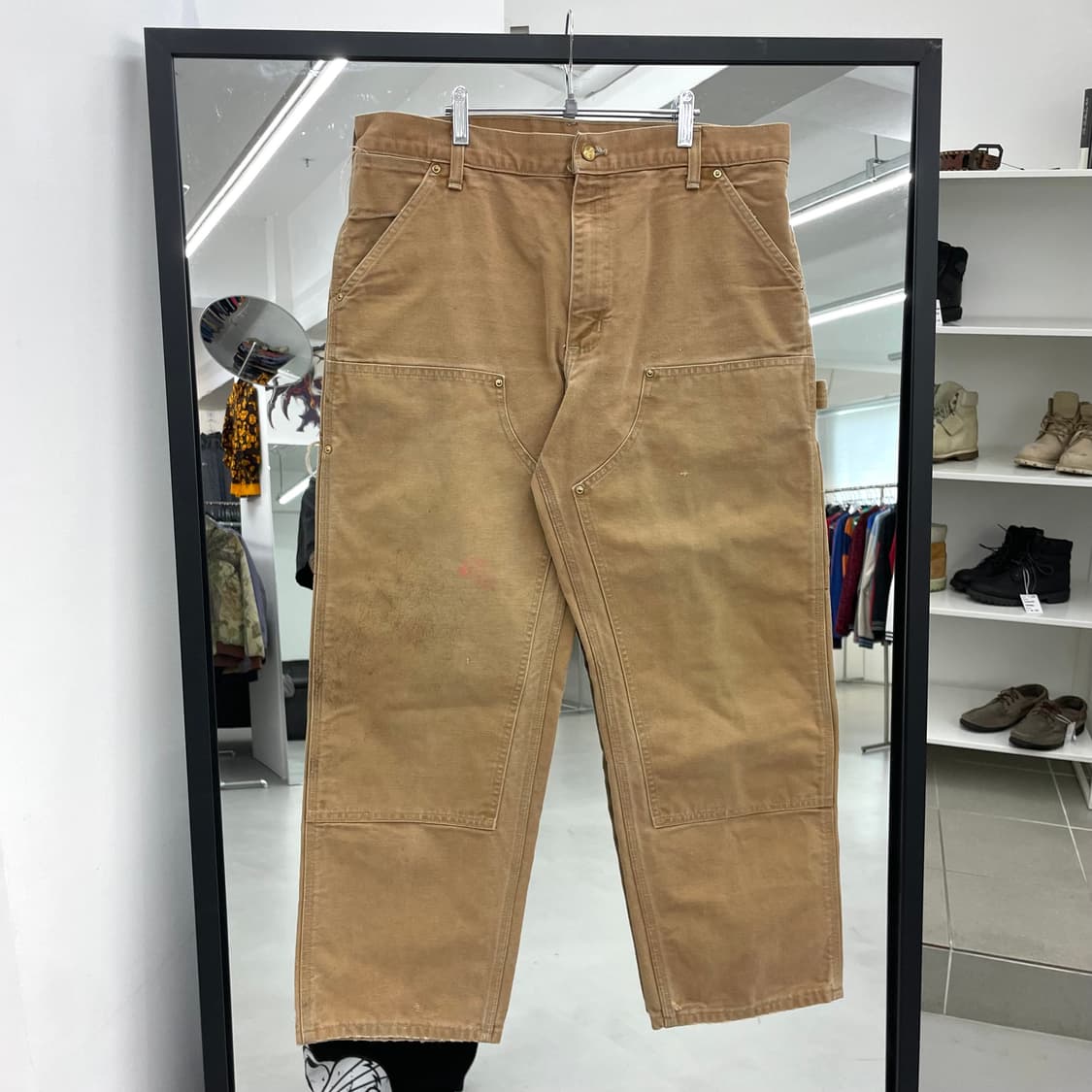 칼하트 OG 더블니 카펜터 덕캔버스 와이드 페이딩 워크팬츠 브라운 상품이미지3