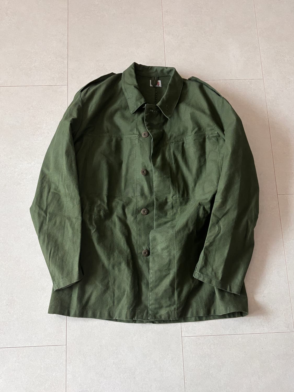 겉은 미니멀, 속은 밀리터리. 스웨덴 빈티지 자켓 L 상품이미지1