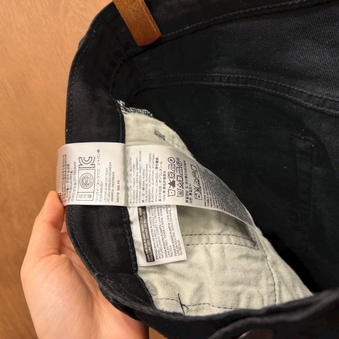 리바이스 511 코튼 팬츠 디스트로이드 로고 탭 디테일 레귤러핏 블랙 상품이미지8