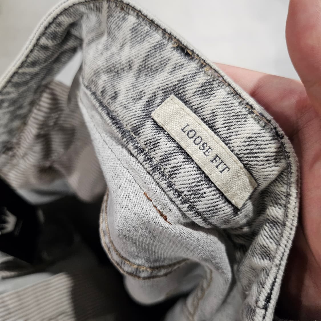 브루넬로 쿠치넬리 루즈핏 자수로고 가죽 패치 팬츠 상품이미지4