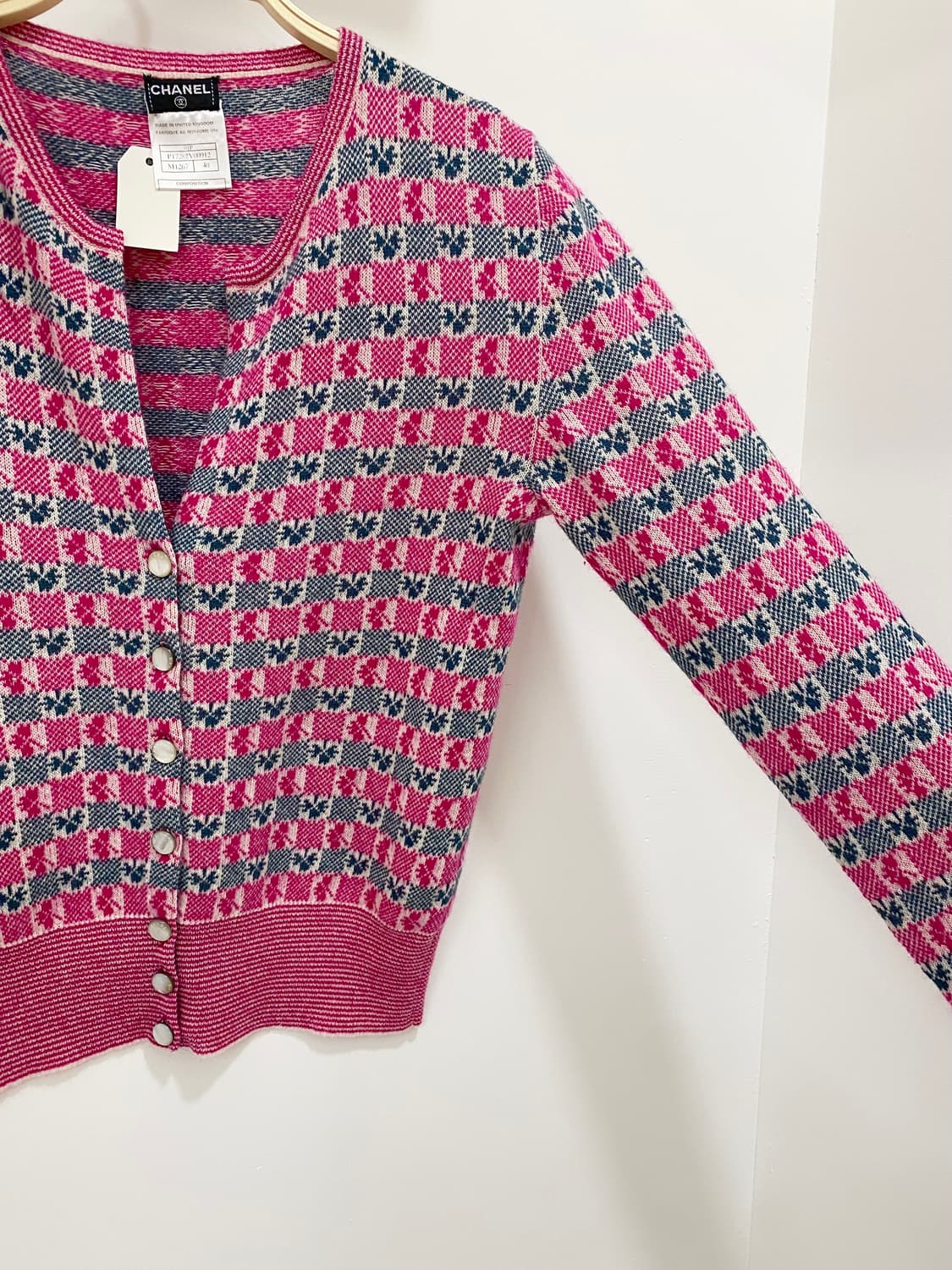 UK Chanel Cashmere Patterned Cardigan 상품이미지3