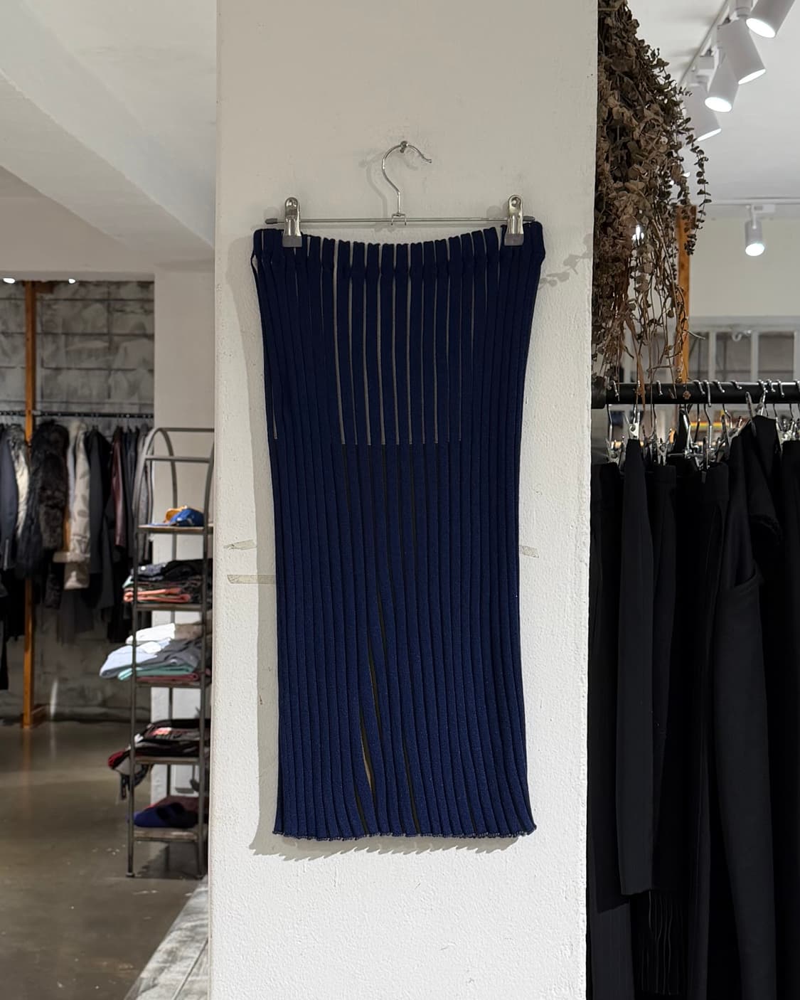 플리츠플리즈 네이비 스트라이프 미디 스커트 상품이미지4