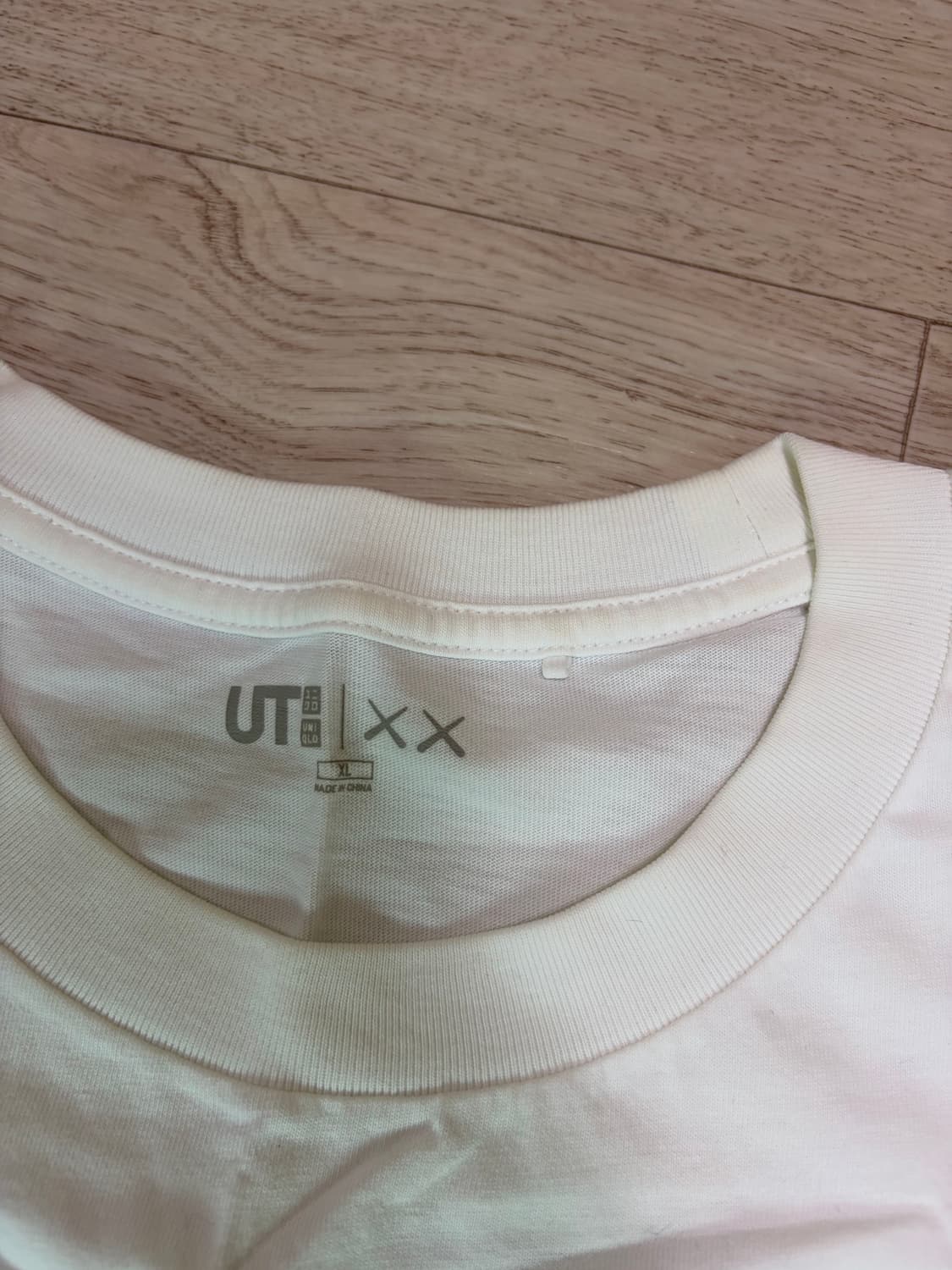 (XL) 유니클로 UT 카우스 반팔 화이트 상품이미지2