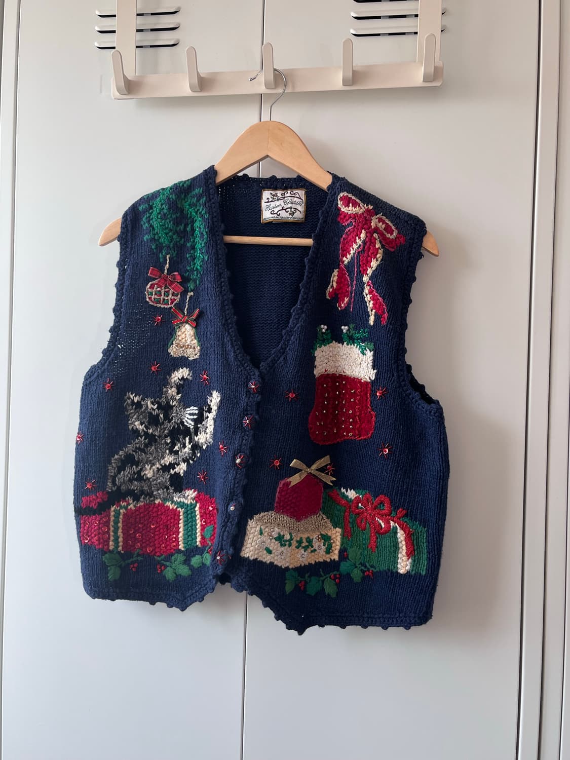 Heirloom collection 크리스마스 고양이 자수 니트 조끼 상품이미지3